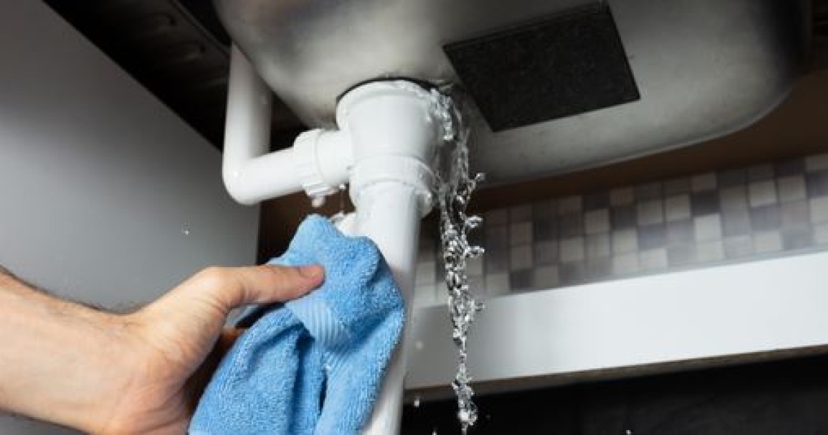 Laat uw lekkage snel verhelpen door LM Bedrijven Hevige lekkage in een woning